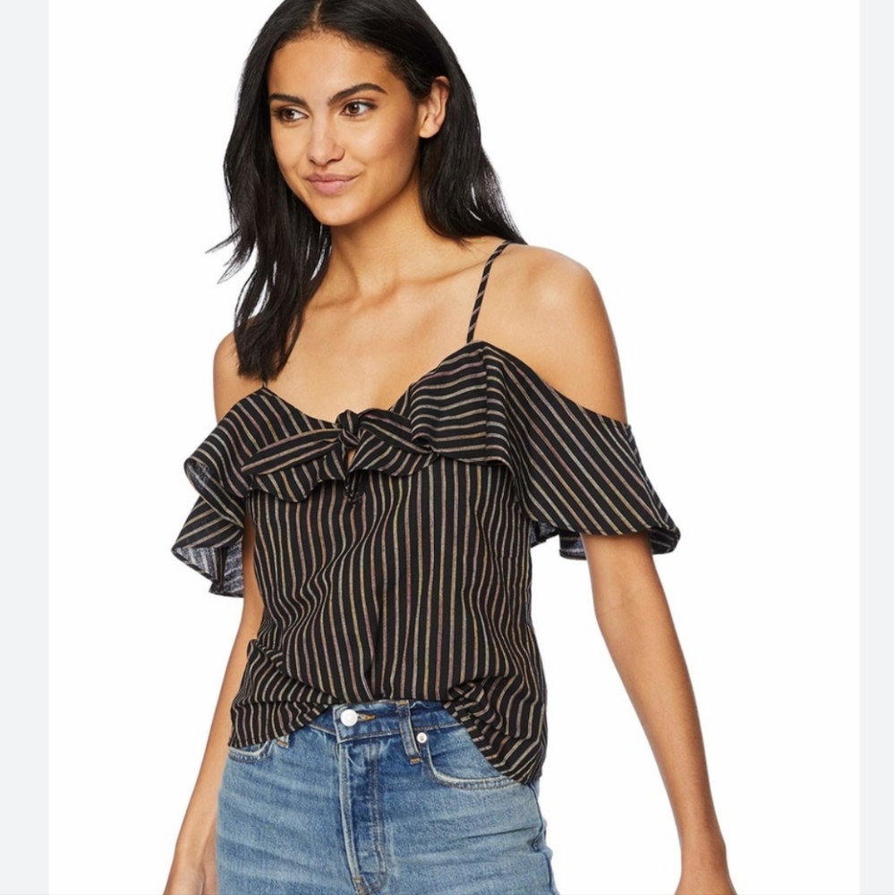 EUC Cupcakes and Cashmere cold shoulder top with adjustable straps